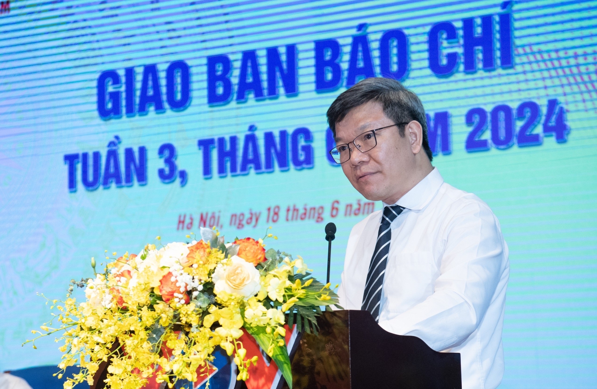 Đồng chí Tống Văn Thanh, Vụ trưởng Vụ Báo chí Xuất bản, Ban Tuyên giáo Trung ương phát biểu tại Hội nghị.