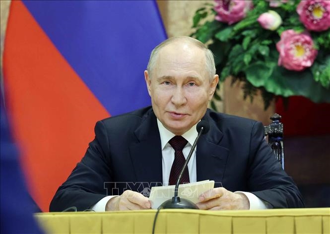 Tổng thống Liên bang Nga Vladimir Putin phát biểu tại cuộc họp báo chung. Ảnh: Nhan Sáng/ TTXVN