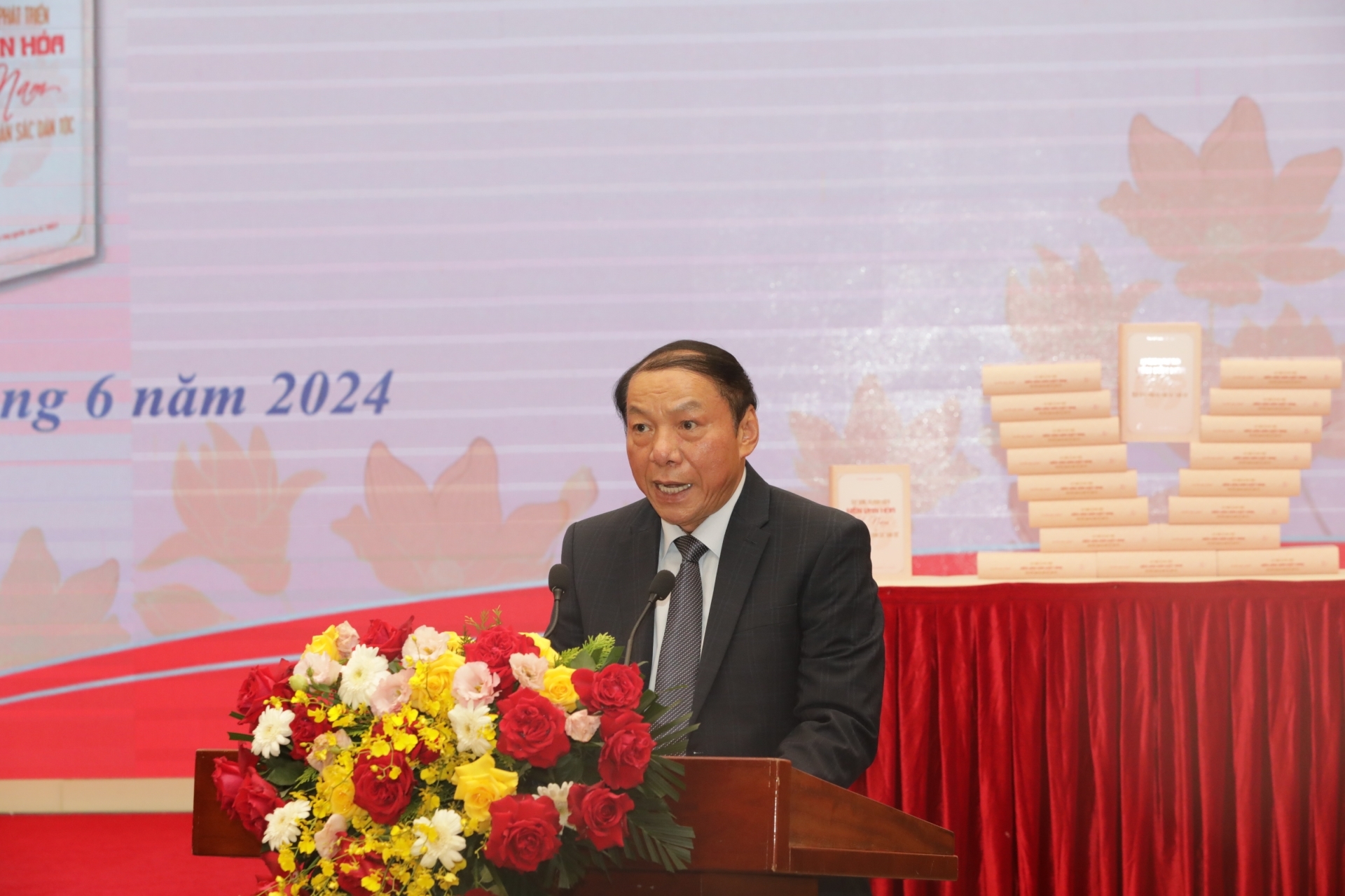 Đồng chí Nguyễn Văn Hùng, Ủy viên Trung ương Đảng, Bộ trưởng Bộ Văn hóa, Thể thao và Du lịch phát biểu tại buổi lễ.