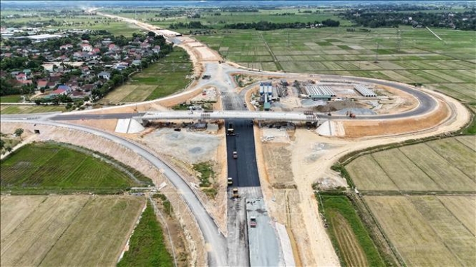 Nút giao Quốc lộ 8A là điểm khớp nối của 2 dự án thành phần cao tốc Diễn Châu - Bãi Vọt và Bãi Vọt - Hàm Nghi. (Ảnh: TTXVN)