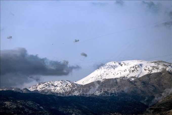 Hệ thống phòng không Vòm Sắt của Israel được kích hoạt để đánh chặn các tên lửa từ lực lượng Hezbollah ở Liban. (Ảnh: AFP/TTXVN)