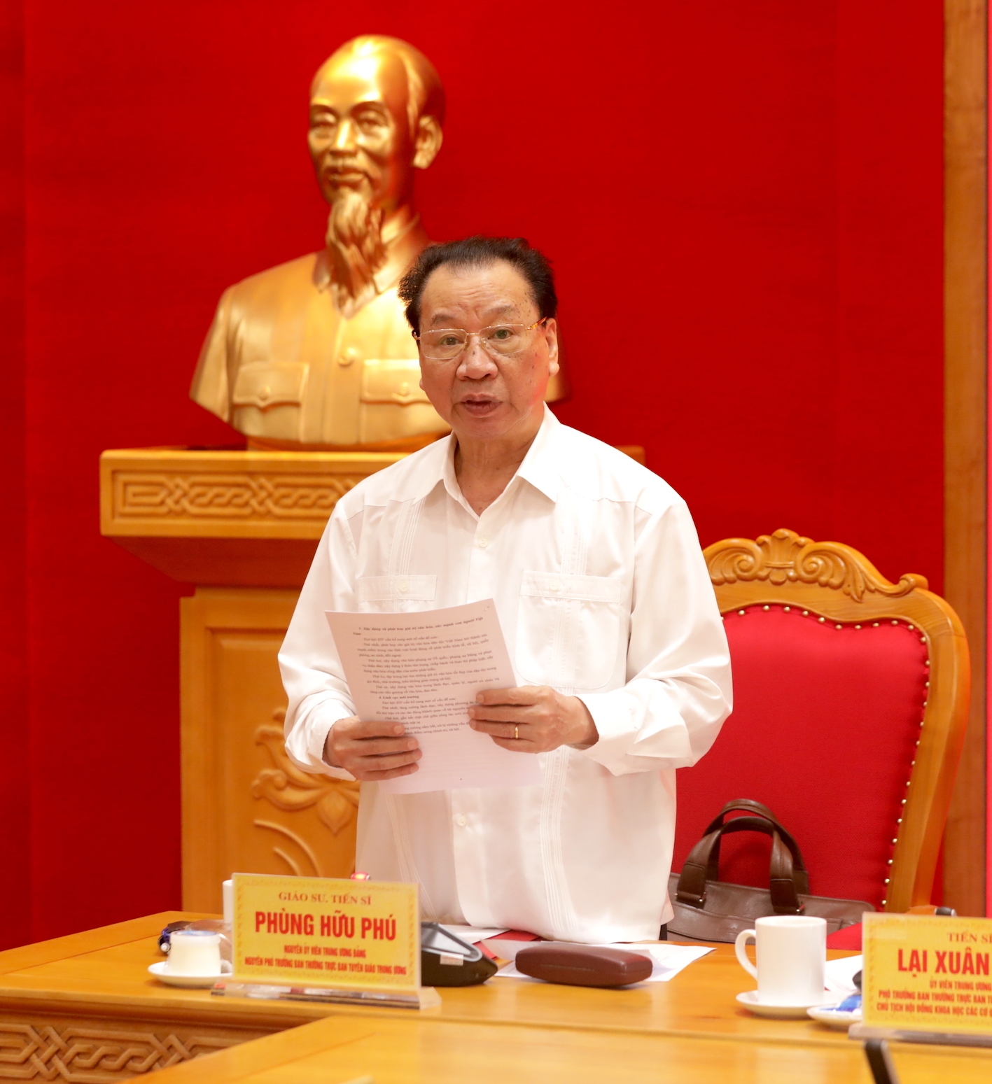 GS. TS. Phùng Hữu Phú, nguyên Uỷ viên Trung ương Đảng, nguyên Phó Trưởng ban Thường trực Ban Tuyên giáo Trung ương.