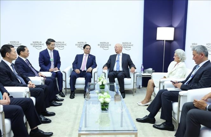 Thủ tướng Phạm Minh Chính tiếp Nhà sáng lập kiêm Chủ tịch điều hành Diễn đàn Kinh tế thế giới (WEF) Klaus Schwab. (Ảnh: TTXVN)