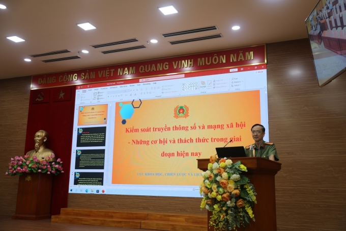 Đại tá Nguyễn Quang Thắng, Phó Cục trưởng Cục Khoa học, chiến lược và Lịch sử, Bộ Công an phát biểu tại Hội nghị.