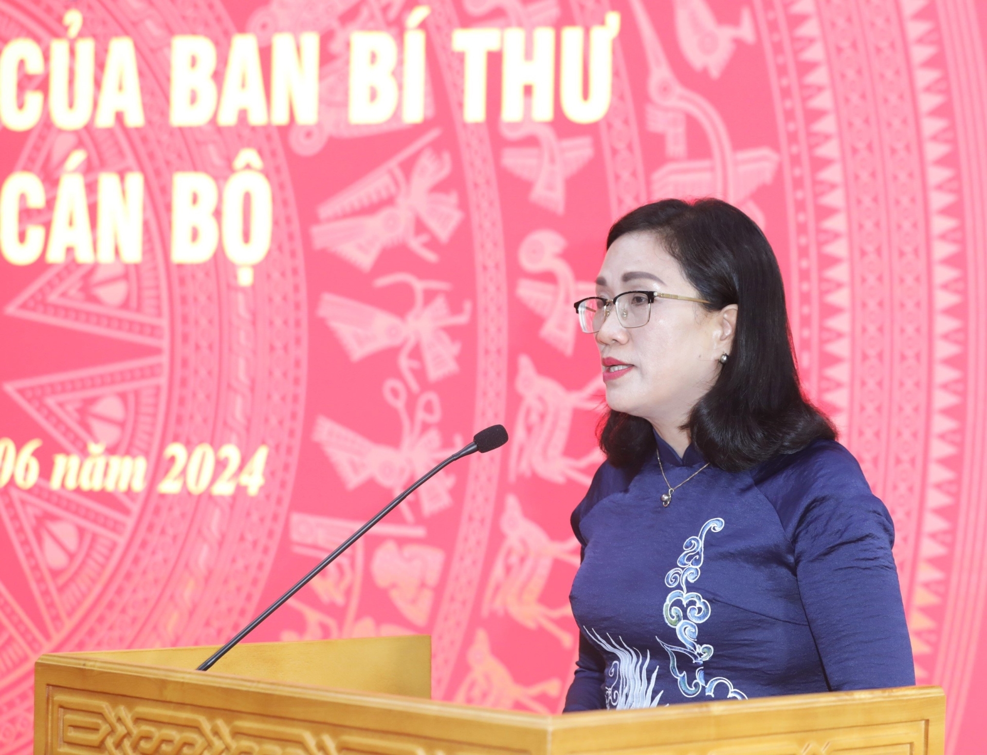 Phó Trưởng ban Tuyên giáo Trung ương Đinh Thị Mai phát biểu tại Hội nghị