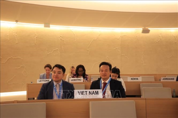 Đại sứ Mai Phan Dũng phát biểu thay mặt Nhóm nòng cốt. (Ảnh: TTXVN)
