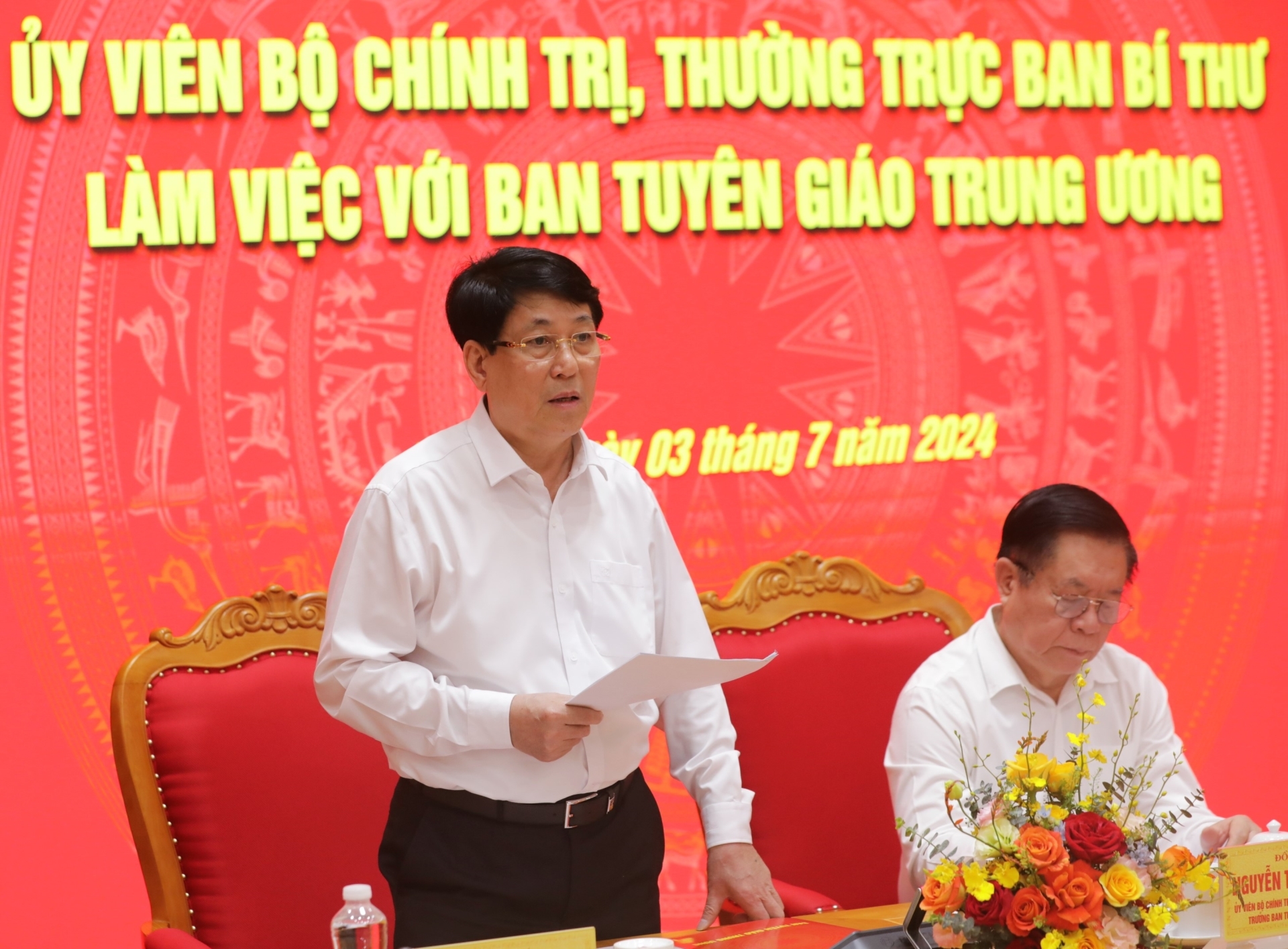 Đồng chí Lương Cường, Ủy viên Bộ Chính trị, Thường trực Ban Bí thư phát biểu chỉ đạo buổi làm việc.