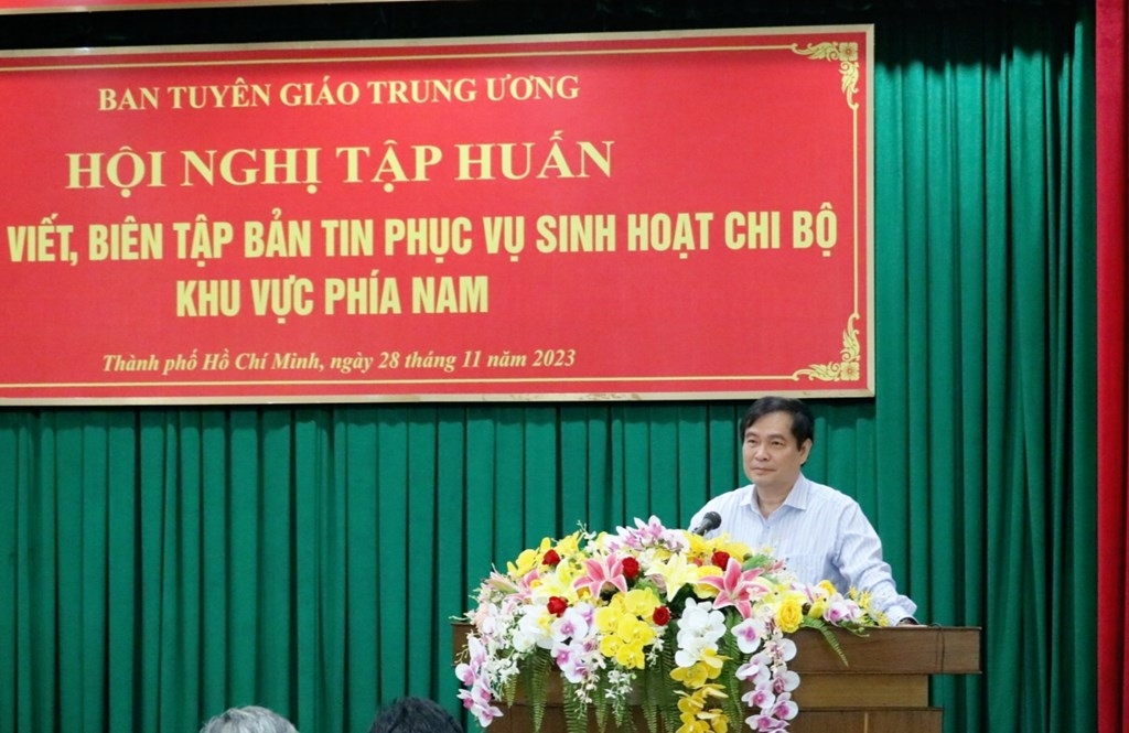 Đồng chí Phan Xuân Thủy, Phó Trưởng ban Tuyên giáo Trung ương phát biểu khai mạc Hội nghị.