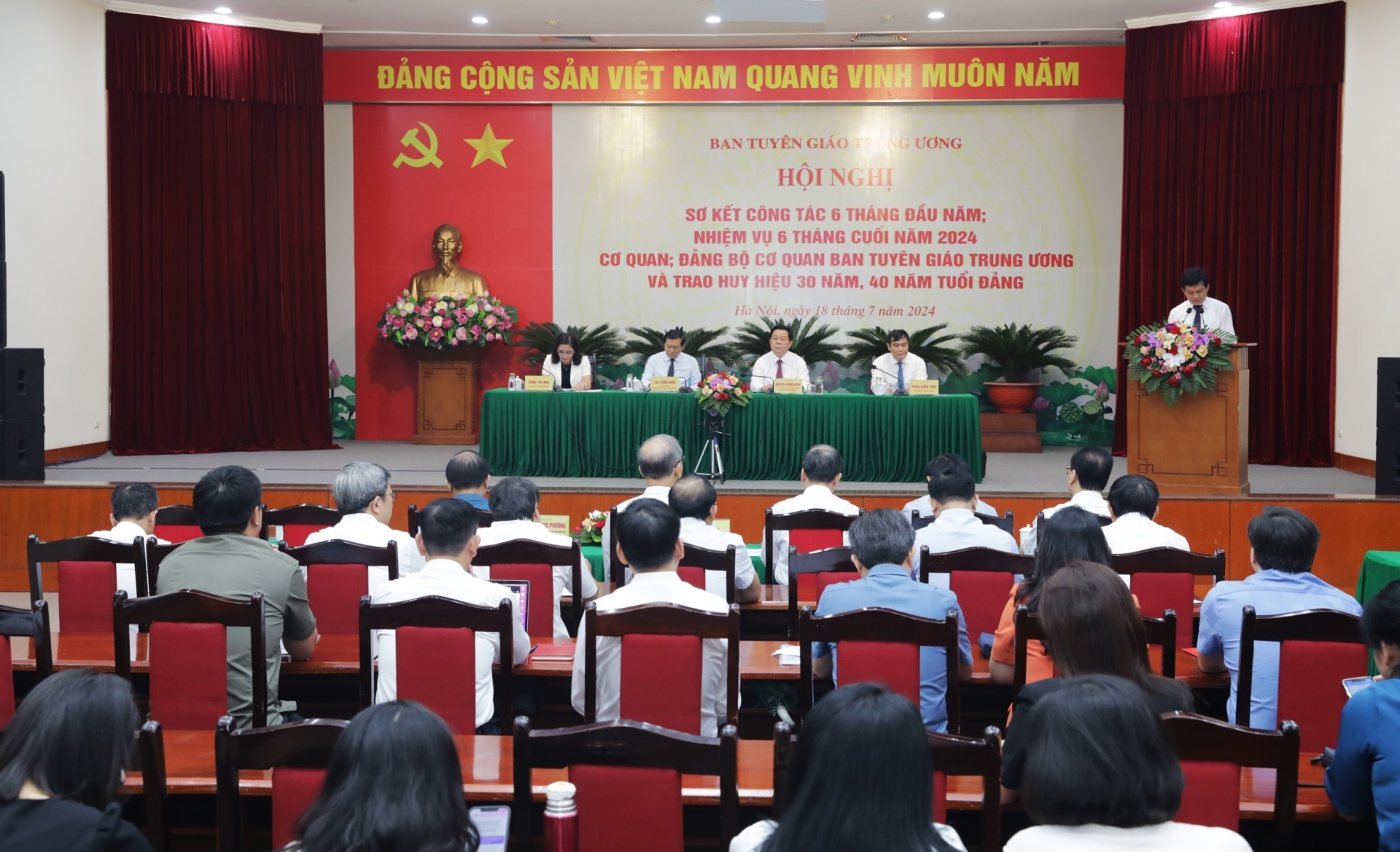 Quang cảnh hội nghị.