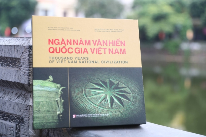 Cuốn sách “Ngàn năm văn hiến quốc gia Việt Nam”.