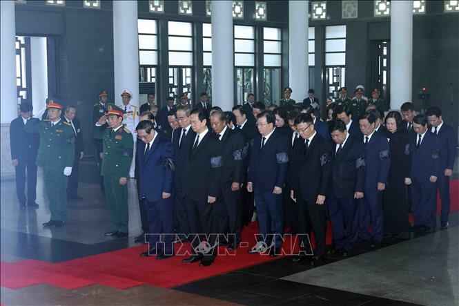 Đoàn Chính phủ do đồng chí Phạm Minh Chính, Ủy viên Bộ Chính trị, Thủ tướng Chính phủ làm Trưởng đoàn, kính viếng Tổng Bí thư Nguyễn Phú Trọng.