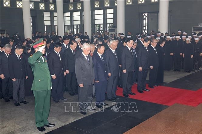 Đoàn Quốc hội do đồng chí Trần Thanh Mẫn, Ủy viên Bộ Chính trị, Chủ tịch Quốc hội làm Trưởng đoàn, kính viếng Tổng Bí thư Nguyễn Phú Trọng.