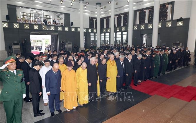 Đoàn Uỷ ban Trung ương Mặt trận Tổ quốc Việt Nam, do Đồng chí Đỗ Văn Chiến, Uỷ viên Bộ Chính trị, Bí thư Trung ương Đảng, Chủ tịch UBTW MTTQ Việt Nam làm Trưởng đoàn, kính viếng Tổng Bí thư Nguyễn Phú Trọng.