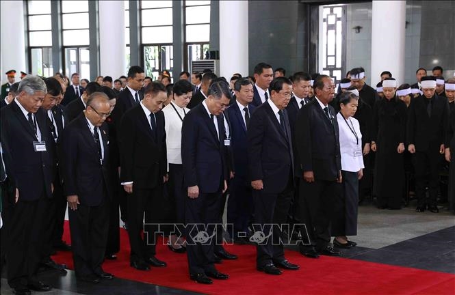 Đoàn Vương quốc Campuchia do Chủ tịch Đảng Nhân dân Campuchia, Chủ tịch Thượng viện Campuchia Hun Sen làm Trưởng đoàn, viếng Tổng Bí thư Nguyễn Phú Trọng.