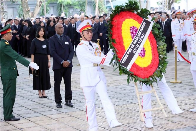 Đoàn Cộng hòa Vanuatu do Bộ trưởng, Tổng Chưởng lý Arnold Kiel Loughman dẫn đầu, viếng Tổng Bí thư Nguyễn Phú Trọng.