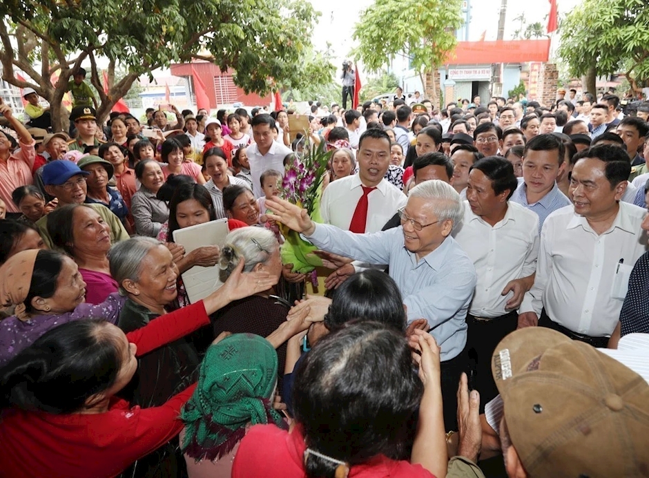 Tổng Bí thư Nguyễn Phú Trọng với nhân dân thôn Thượng Điện, xã Vinh Quang, huyện Vĩnh Bảo trong Ngày hội Đại đoàn kết toàn dân tộc thành phố Hải Phòng, ngày15.11.2017). Ảnh: Trí Dũng