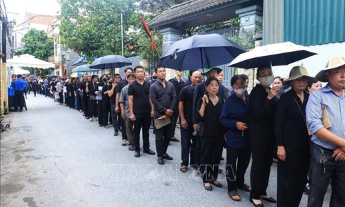 Nhân dân tới viếng Tổng Bí thư Nguyễn Phú Trọng tại quê nhà