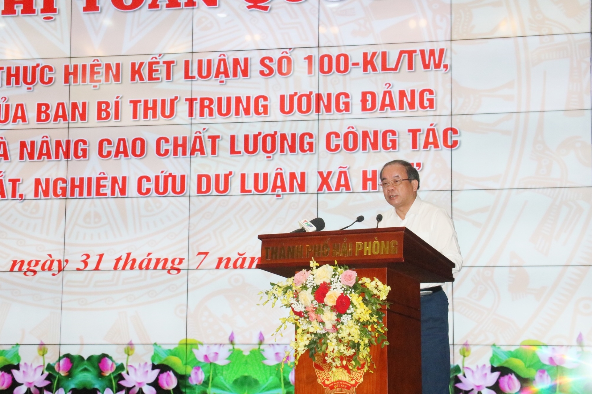 Đồng chí Tạ Văn Long, Phó Bí thư Thường trực Tỉnh ủy, Chủ tịch HĐND tỉnh Yên Bái - Vai trò của cấp ủy trong việc quán triệt và cụ thể hóa nội dung Kết luận 100-KL/TW, ngày 18/8/2014 của Ban Bí thư khóa XI về việc “Đổi mới và nâng cao chất lượng công tác điều tra, nắm bắt, nghiên cứu dư luận xã hội” nhằm góp phần giữ vững an ninh chính trị, phát triển kinh tế - xã hội trên địa bàn Tỉnh Yên Bái