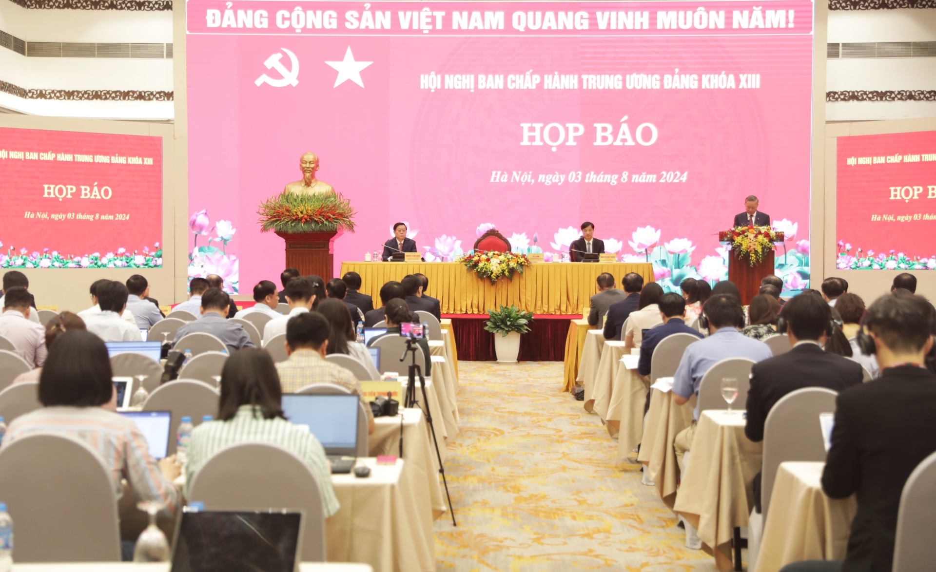 Quang cảnh buổi họp báo.