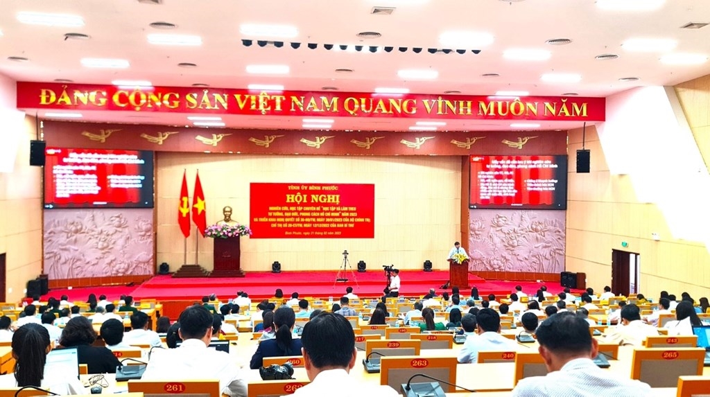 Toàn cảnh Hội nghị nghiên cứu, học tập Chuyên đề năm 2023 về “Phát huy sức mạnh đại đoàn kết toàn dân tộc; xây dựng Đảng và hệ thống chính trị tỉnh Bình Phước trong sạch, vững mạnh”tại điểm cầu Trường Chính trị tỉnh Bình Phước