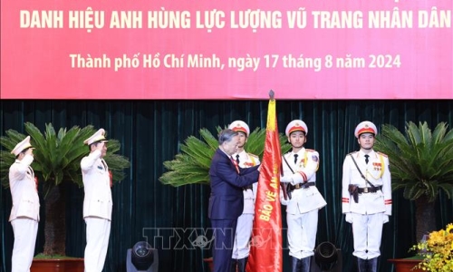 Tổng Bí thư, Chủ tịch nước trao tặng danh hiệu Anh hùng Lực lượng vũ trang cho Công an TP. Hồ Chí Minh