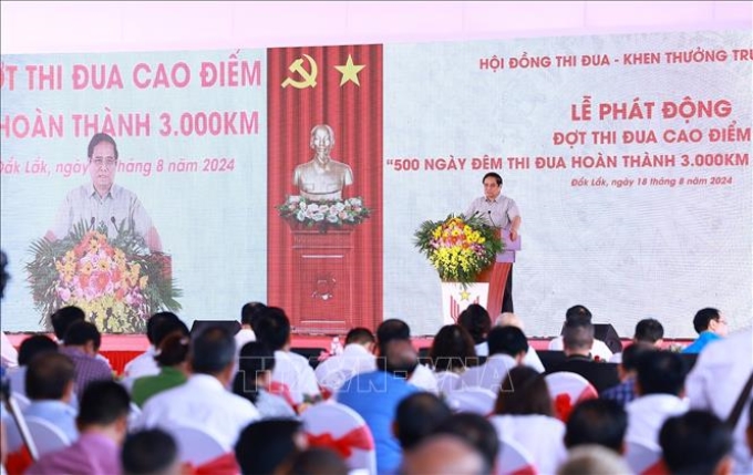 Thủ tướng Phạm Minh Chính phát động đợt thi đua cao điểm “500 ngày đêm thi đua hoàn thành 3.000 km đường bộ cao tốc”. (Ảnh: TTXVN)