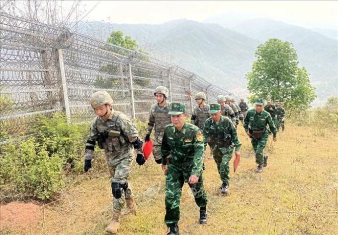 Lực lượng biên phòng hai nước Việt Nam - Trung Quốc tiến hành tuần tra song phương. (Ảnh tư liệu: TTXVN)