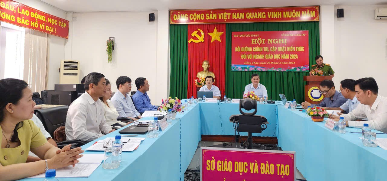 Quang cảnh Hội trường trực tuyến.