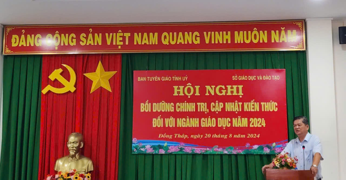 Đồng chí Nguyễn Văn Định, Phó trưởng Ban Tuyên giáo Tỉnh ủy Đồng Tháp phát biểu khai mạc Hội nghị.