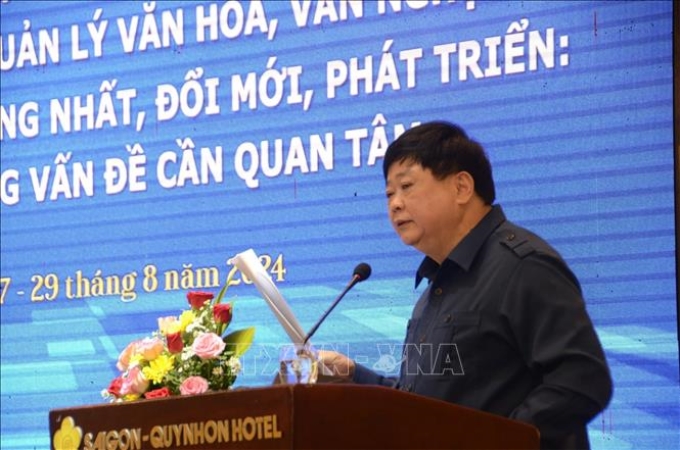 Chủ tịch Hội đồng Lý luận, phê bình văn học, nghệ thuật Trung ương Nguyễn Thế Kỷ phát biểu tại Hội nghị.