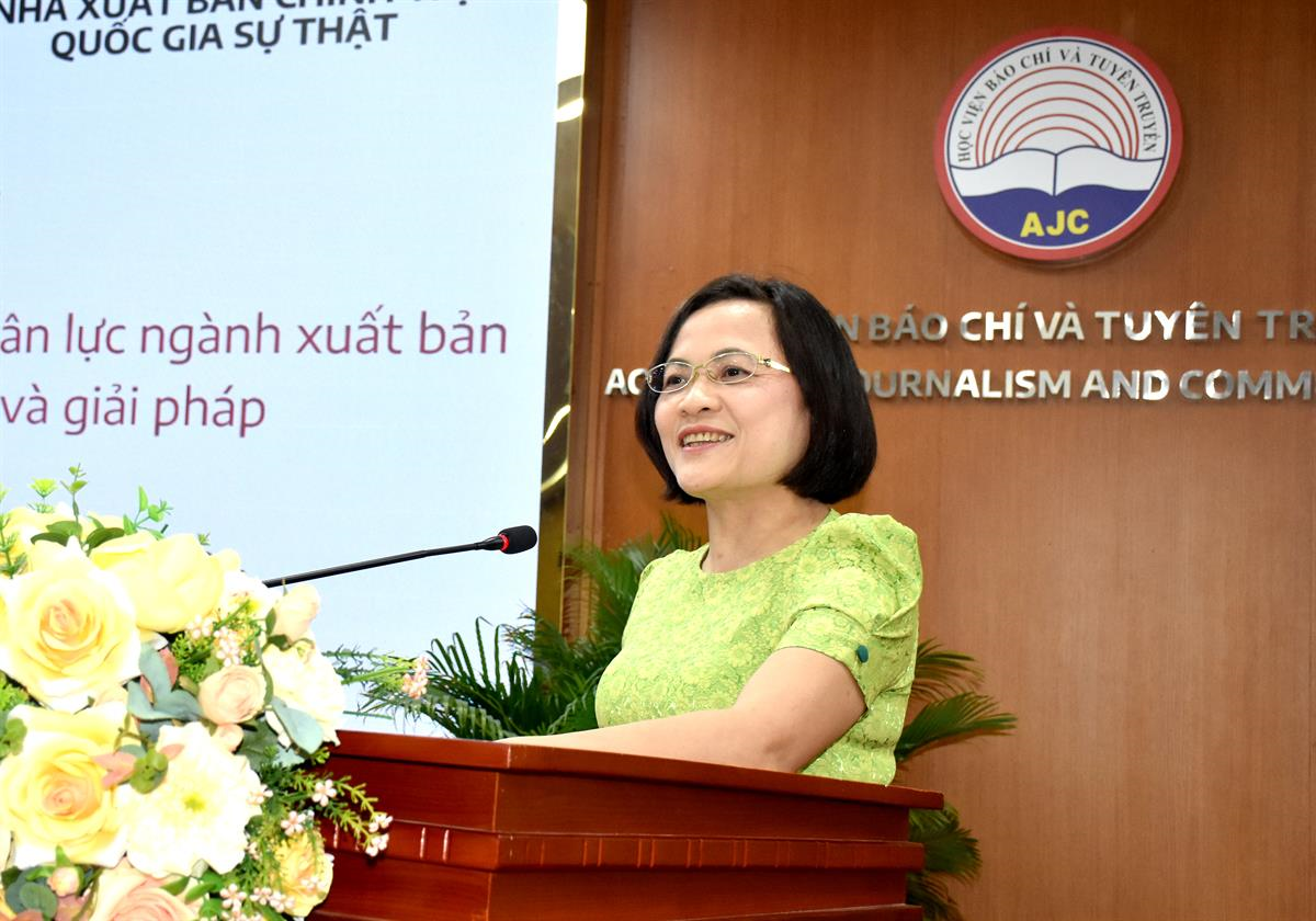 PGS, TS. Lê Thị Thục, Giám đốc Trung tâm Thông tin và Nghiên cứu khoa học, Nhà xuất bản Chính trị quốc gia Sự thật tham luận: “Nâng cao chất lượng đào tạo nguồn nhân lực ngành xuất bản Việt Nam hiện nay - Cơ hội, thách thức và giải pháp”.