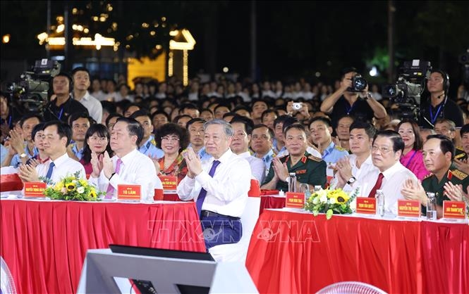 Tổng Bí thư, Chủ tịch nước Tô Lâm và các đại biểu dự chương trình. Ảnh: Lâm Khánh/TTXVN