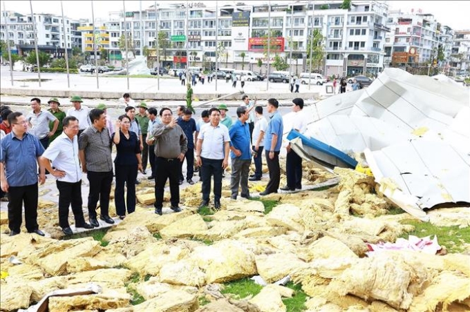 Thủ tướng Phạm Minh Chính kiểm tra thiệt hại do cơn bão số 3 gây ra tại Quảng Ninh. (Ảnh: TTXVN)