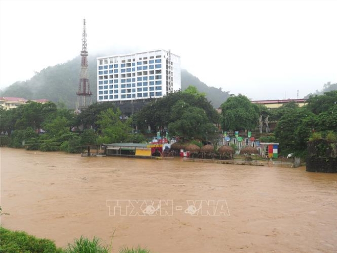 Mực nước sông Lô khu vực thành phố Hà Giang lên cao gây ngập lụt nhiều khu vực trũng thấp. (Ảnh: TTXVN)