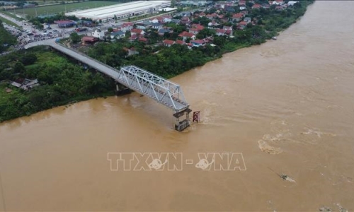 Khẩn trương nghiên cứu đầu tư xây dựng cầu Phong Châu mới