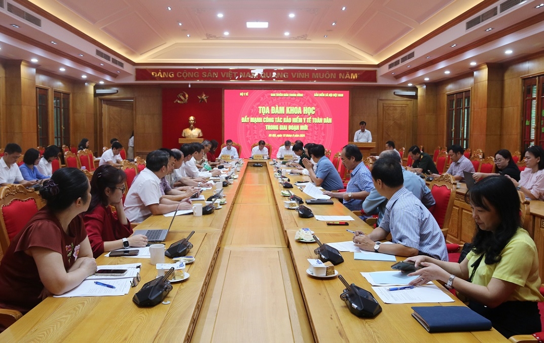 Các đồng chí: Vũ Thanh Mai, Phó Trưởng ban Tuyên giáo Trung ương, Trưởng Ban Chỉ đạo Đề án; Trần Văn Thuấn, Ủy viên Ban Cán sự Đảng, Thứ trưởng Bộ Y tế, Phó Trưởng Ban Chỉ đạo Đề án; Nguyễn Đức Hòa, Ủy viên Ban Cán sự Đảng, Phó Tổng Giám đốc Bảo hiểm Xã hội Việt Nam, Thành viên Ban Chỉ đạo Đề án đồng chủ trì Tọa đàm.