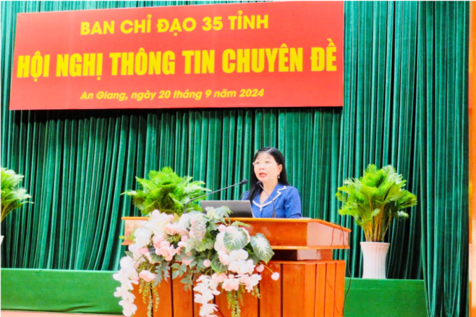 Đồng chí Trần Thị Thanh Hương, Trưởng Đoàn đại biểu Quốc hội, Trưởng Ban Tuyên giáo Tỉnh ủy, Thường trực Ban Chỉ đạo 35 tỉnh An Giang phát biểu khai mạc Hội nghị.