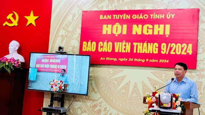 Phó Trưởng Ban Tuyên giáo Tỉnh ủy An Giang Nguyễn Mạnh Hà phát biểu định hướng tuyên truyền.