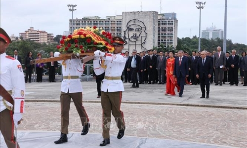 Tổng Bí thư, Chủ tịch nước Tô Lâm đặt vòng hoa tại Đài tưởng niệm Anh hùng dân tộc Jose Marti