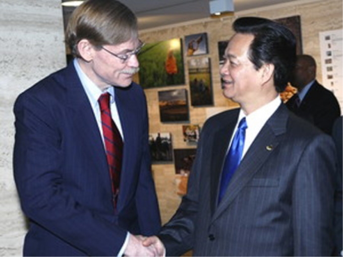 Thủ tướng Nguyễn Tấn Dũng gặp gỡ Chủ tịch Ngân hàng Thế giới Robert B Zoellick. - ảnh TTXVN