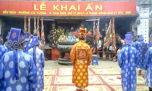 Lễ Khai ấn đền Trần thu hút đông du khách