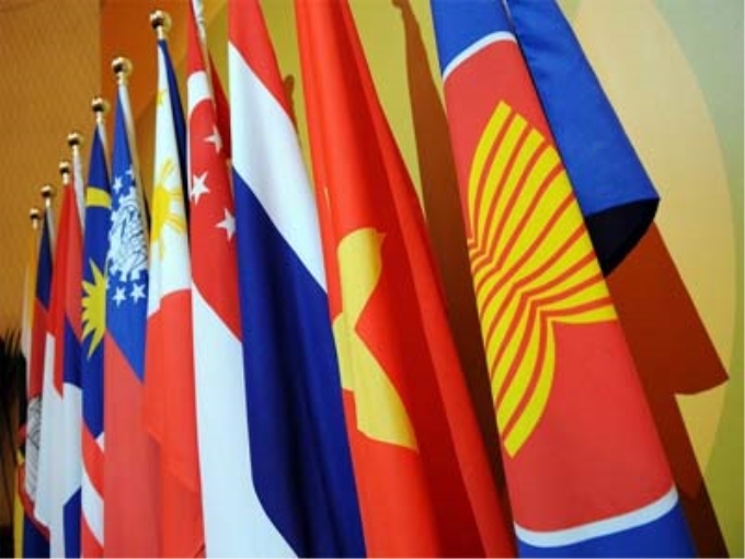 Các nước thành viên ASEAN ủng hộ việc sớm khôi phục luật pháp và trật tự, hòa hợp dân tộc và đưa tình hình trở lại bình thường tại Thái Lan.