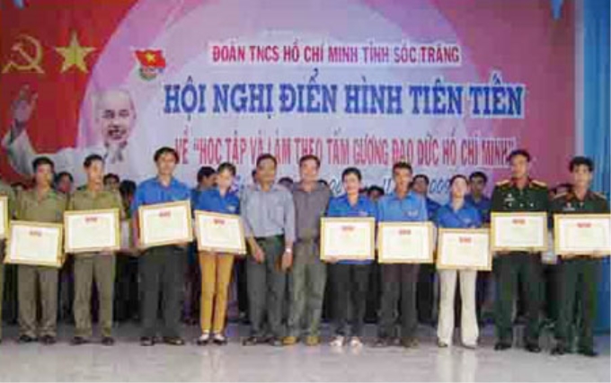 Những cá nhân tiêu biểu trong tỉnh về “Học tập và làm theo tấm gương đạo đức Hồ Chí Minh”.