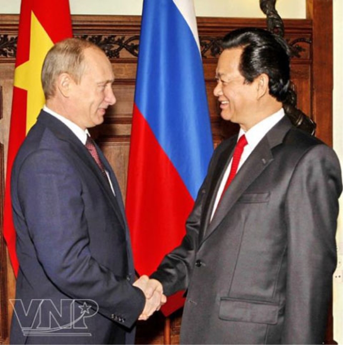 Tổng thống Putin gặp Thủ tướng Nguyễn Tấn Dũng trong chuyến thăm Việt Nam hồi 2006.