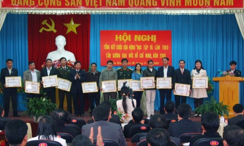 Hà Giang: Yên Minh tuyên dương 13 tập thể, 55 cá nhân điển hình học và làm theo tấm gương đạo đức Hồ Chí Minh