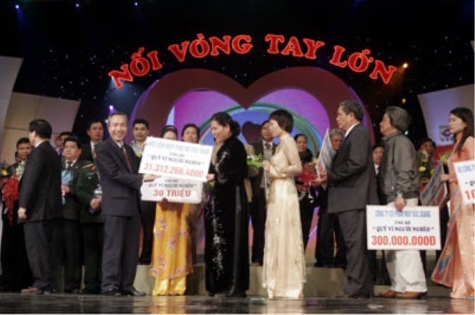 Chương trình Nối vòng tay lớn Vì người nghèo năm 2009 - Ảnh minh họa