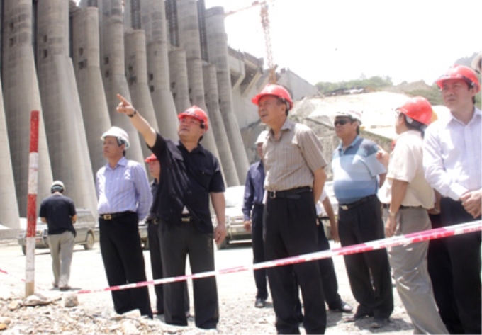 Phó Thủ tướng Hoàng Trung Hải thị sát công trường Thủy điện Sơn La - Ảnh: Chinhphu.vn