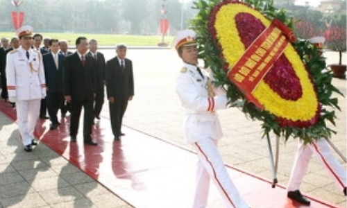 Sáng nay Đoàn đại biểu lãnh đạo cấp cao viếng Chủ tịch Hồ Chí Minh