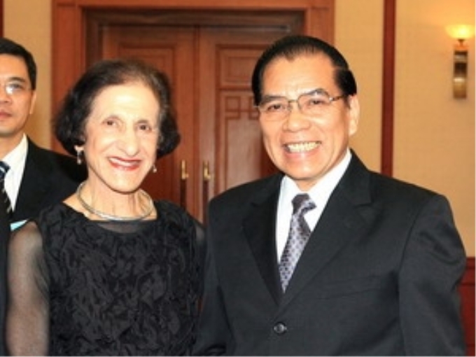 Tổng Bí thư Nông Đức Mạnh tiếp bà Marie Bashir