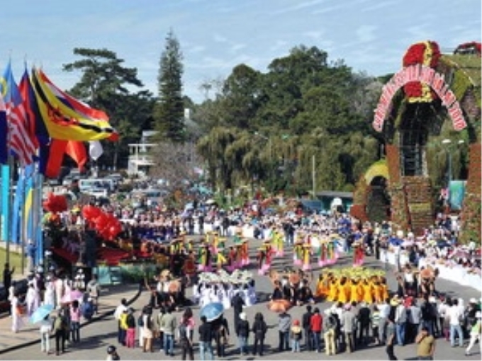 Hàng trăm nghìn du khách đến Đà Lạt trong dịp Festival Hoa khiến khu vực nội thành tắc nghẽn. (Ảnh: Thanh Hà/TTXVN).